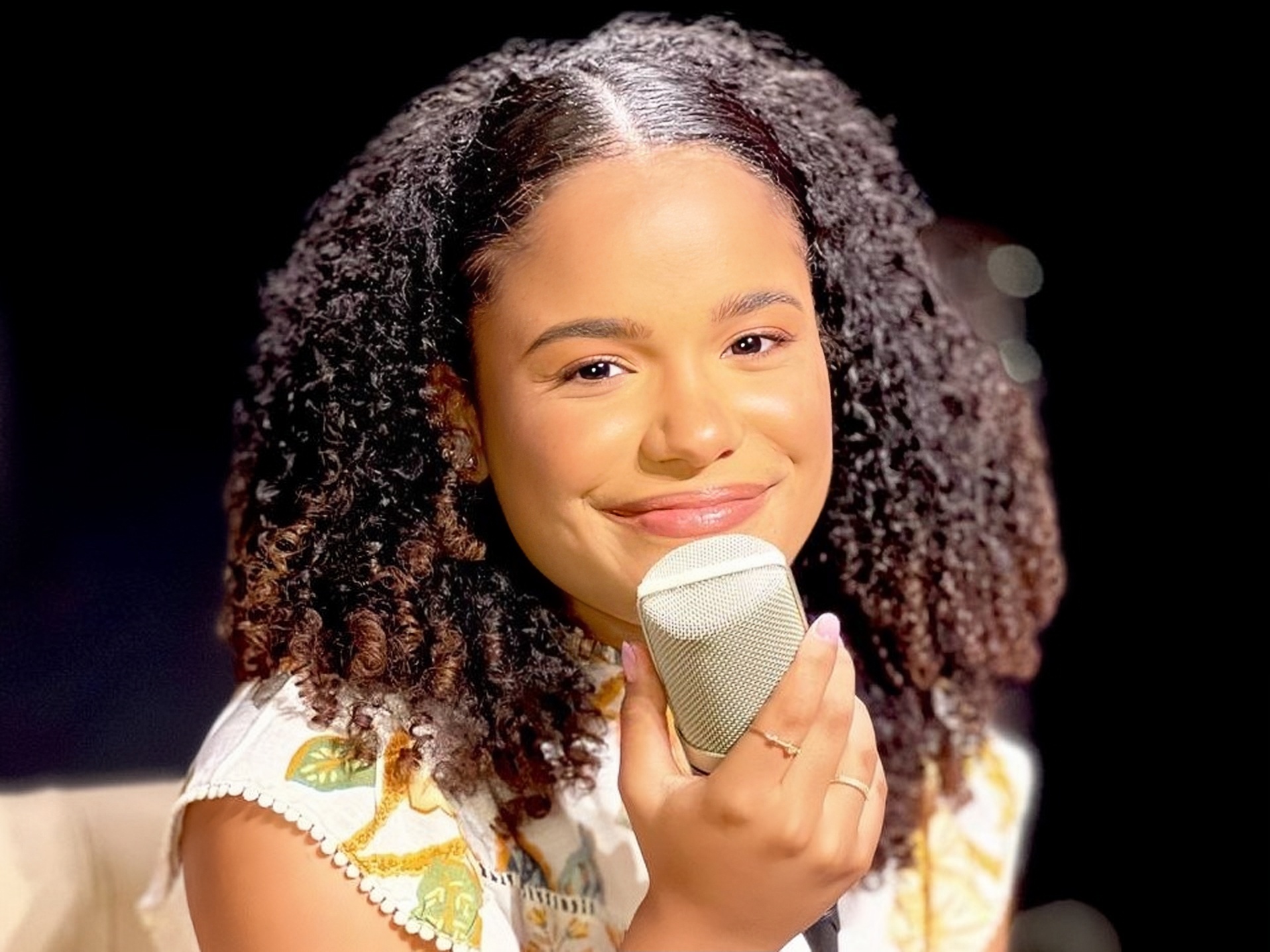 A belíssima interpretação da cantora Ana Luísa no medley cover “Me Atraiu” e “Jeová Jireh”