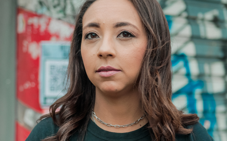 “A Terra Clama”, de Maya Molina, provocando reflexão e mudanças positivas