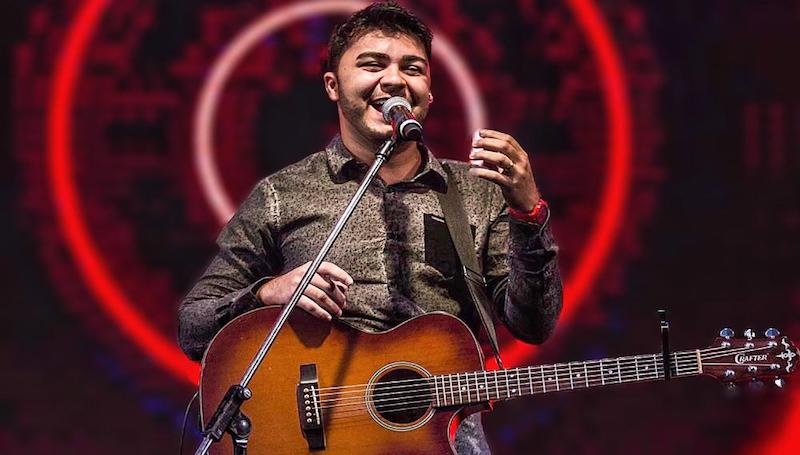 “Além do Rio Azul” clássico da música cristã é sucesso na voz de Bruno Campos