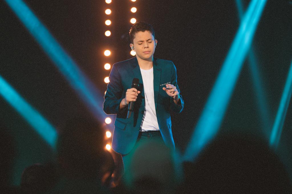 Após Programa Raul Gil, cantor Samuel Tayrone mostra toda intensidade e interpretação na canção Não