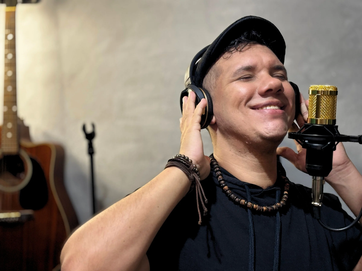 Ariel Couto lança single “Mãe” em homenagem a um amor que atravessa gerações