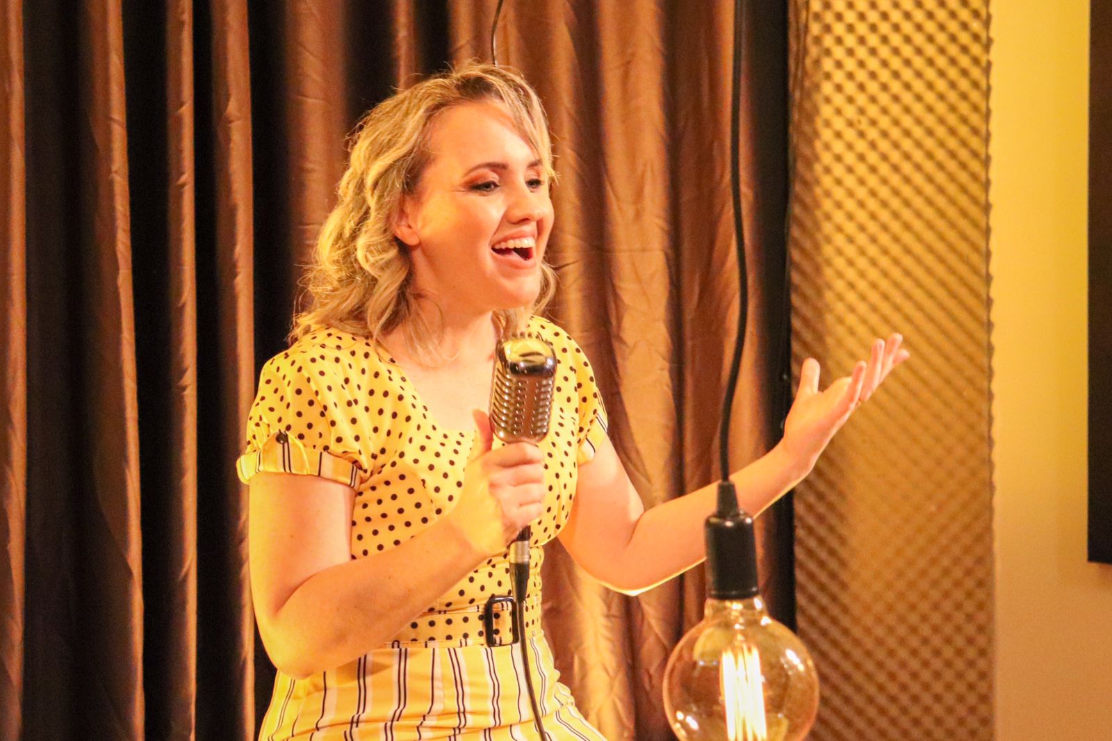 Carla Kelly lança canção autoral – O Altar nos convida para viver!