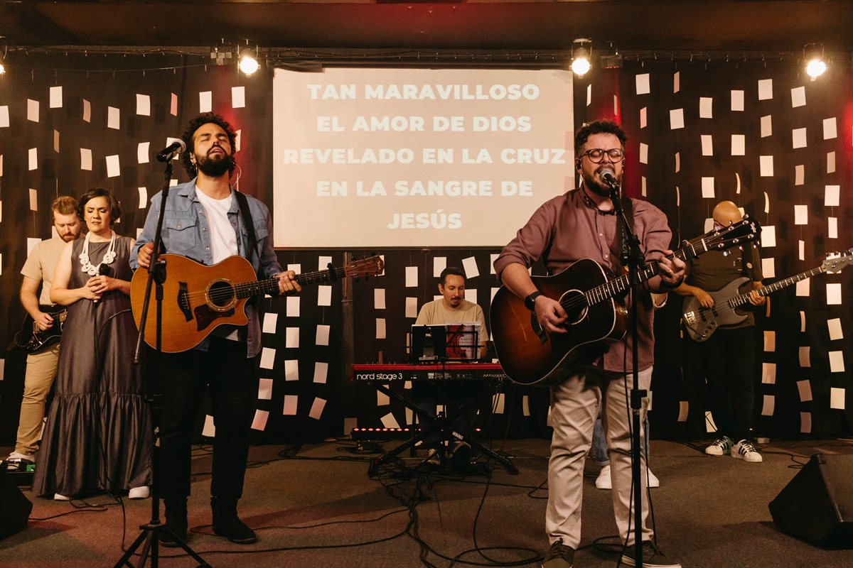 Carlinhos Falsetti lança Te Adoro En Asombro pelo selo Nova Fase Music