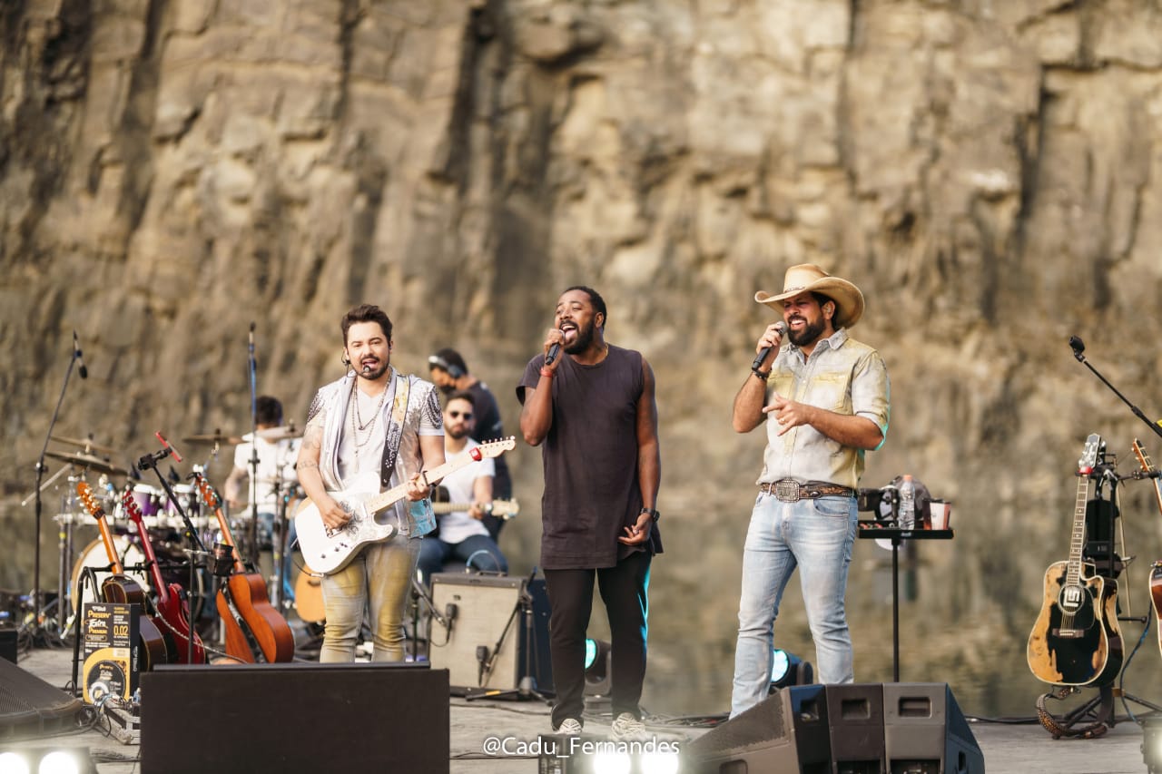 Clovis Pinho participa da live “A Rocha” de Fernando e Sorocaba