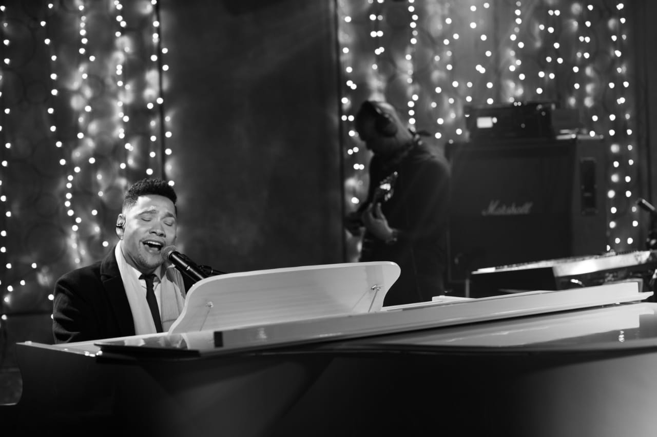 Conheça o cantor Adrian Cruz e o seu single de estreia – “Poderoso”