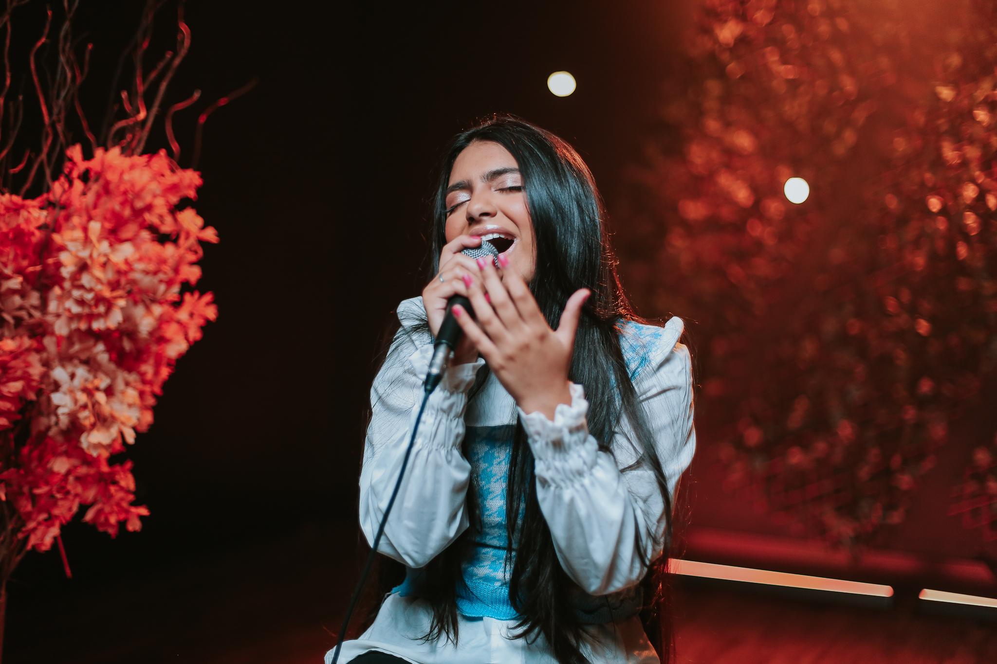 Conheça o talento da jovem cantora Malu Assunção