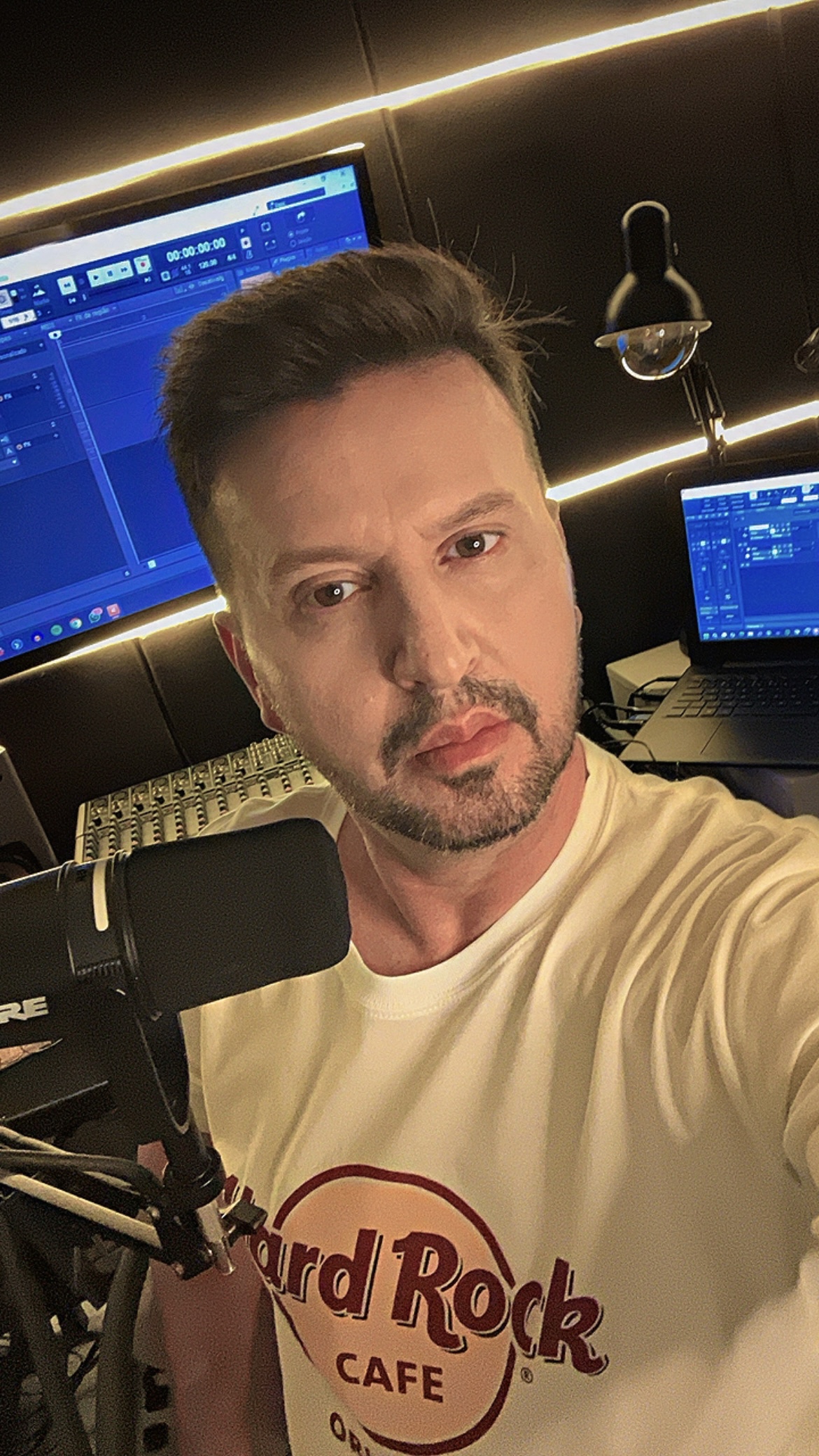 Convite de William Santos diretor e apresentador