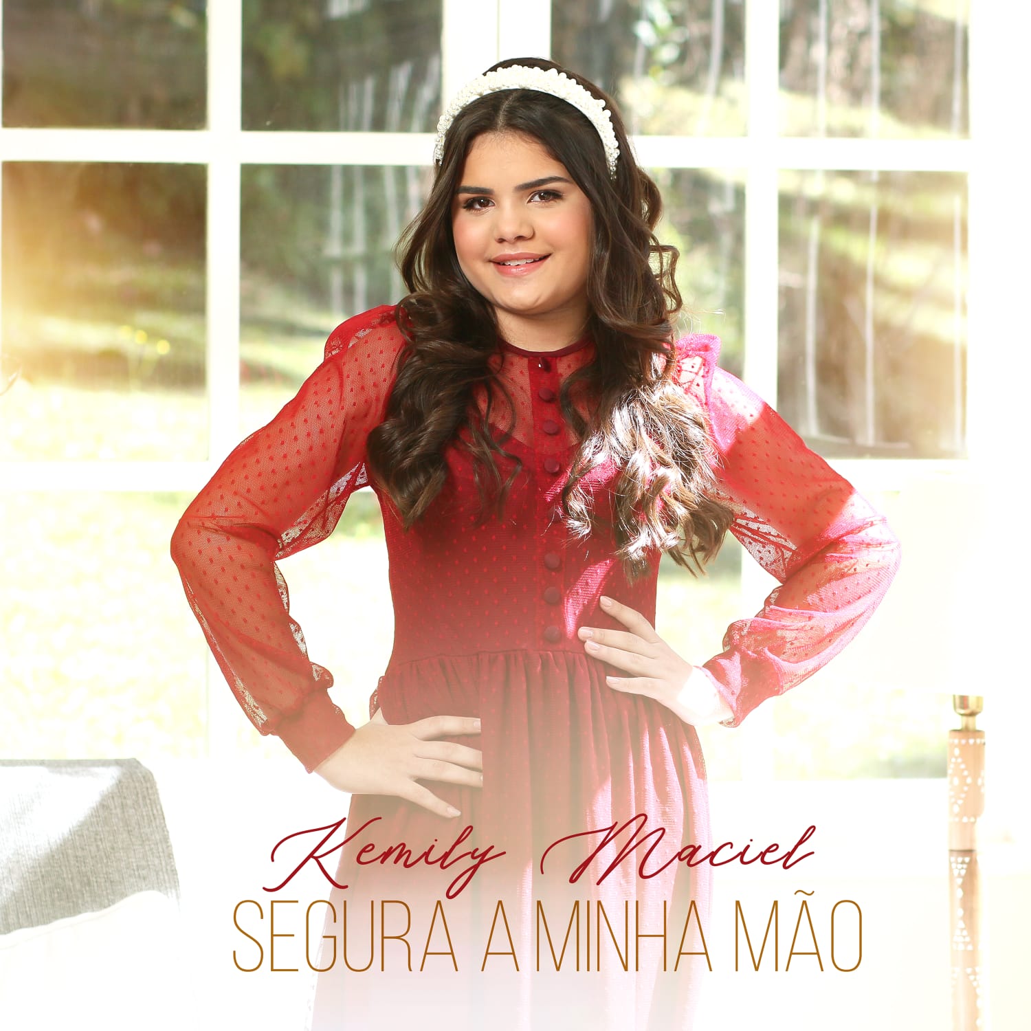 Das ruas de Fortaleza para os estúdios da Todah: Kemily Maciel lança “Segura a minha mão”