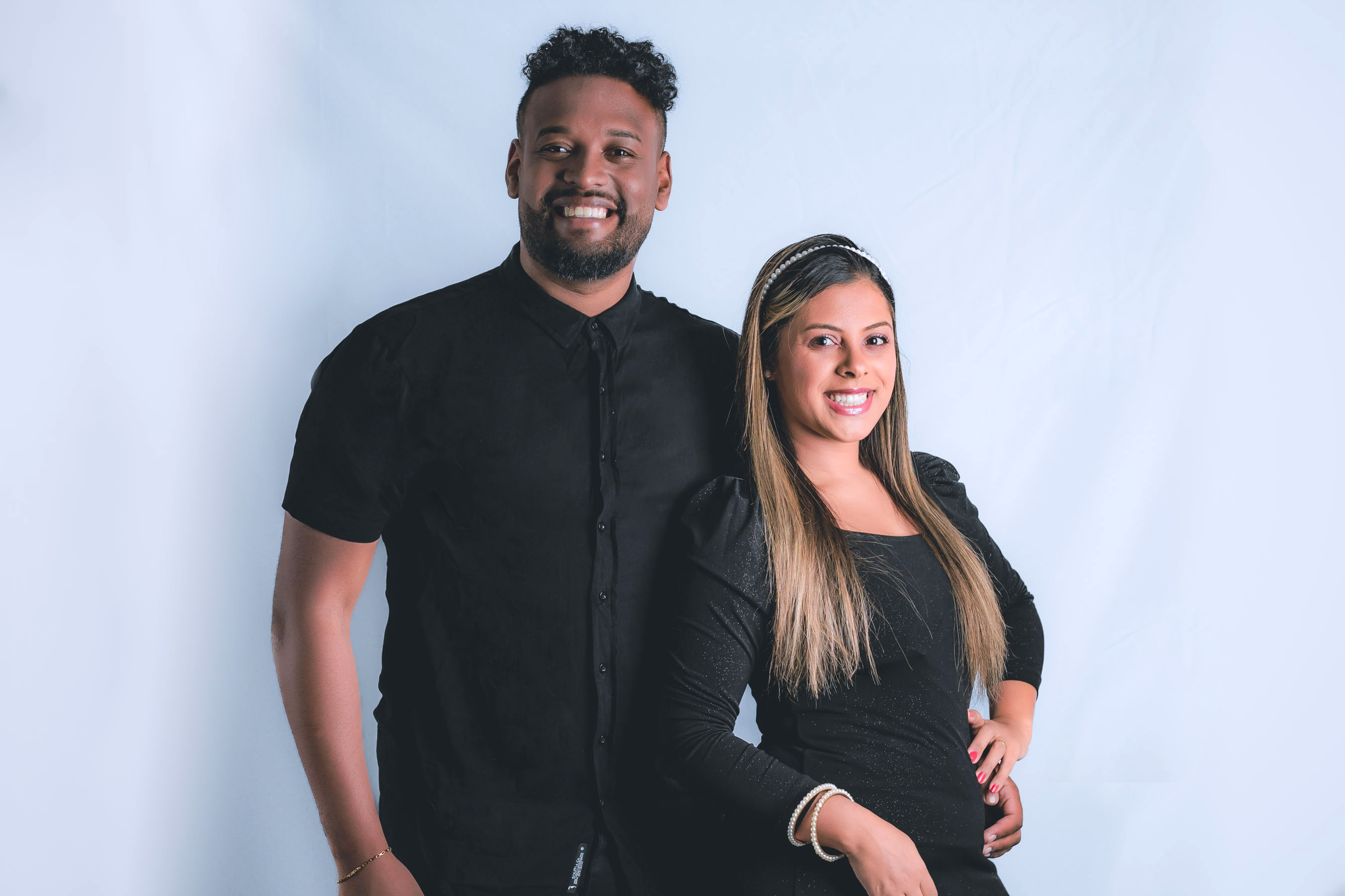 “Deus Vai Te Moldar”, música de Alison & Vitória levando força e esperança