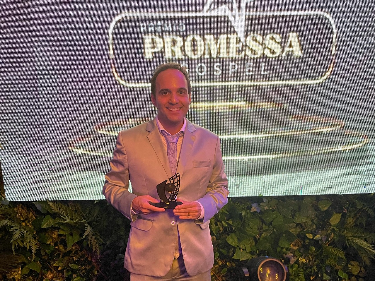 Edu Silvera é o grande vencedor do Prêmio Promessa Gospel 2025 na categoria Cantor Talento