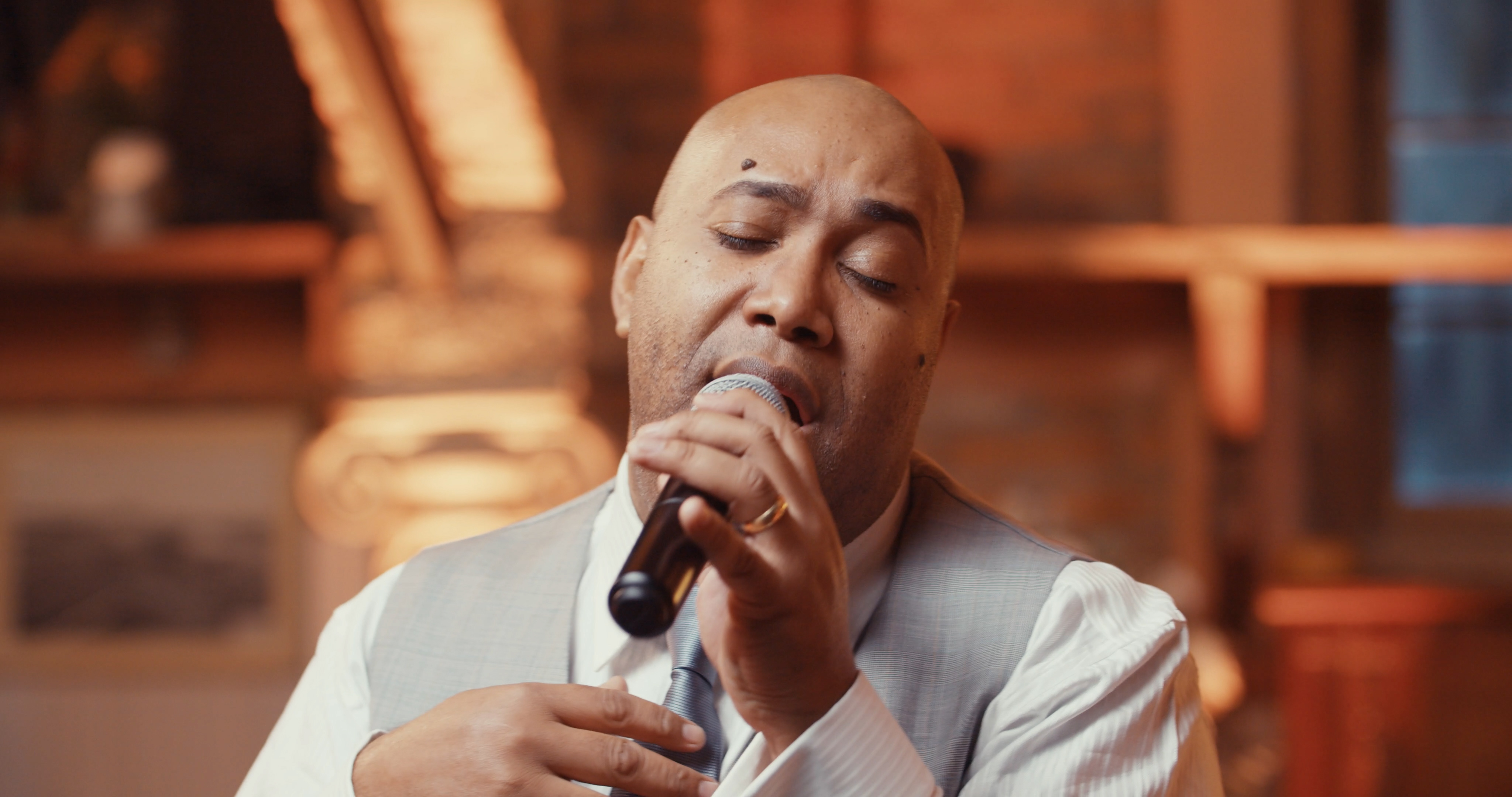 Em novo trabalho, Gerson Rufino incentiva a acreditar que sempre existe uma esperança