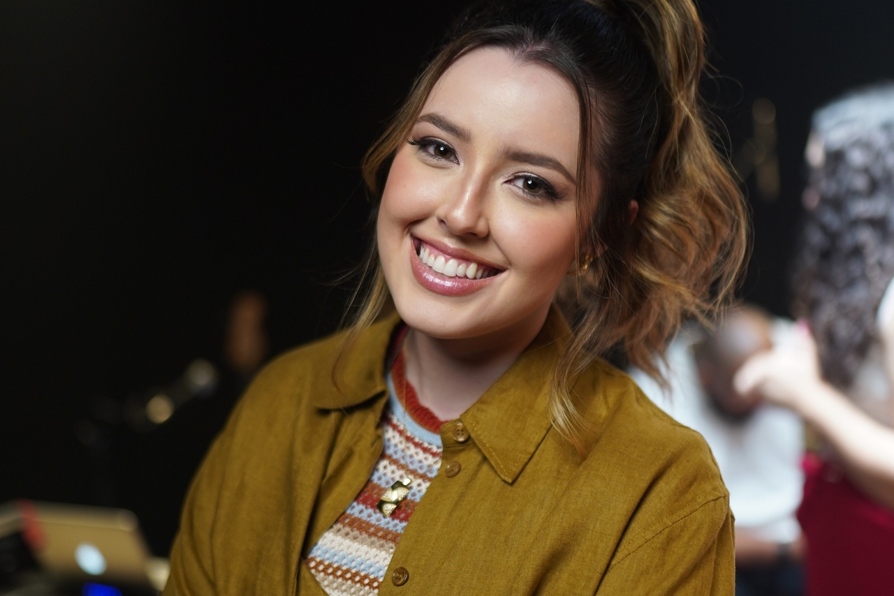 Esther Marcos e a canção “Espere”, derrotando gigantes na força de Deus