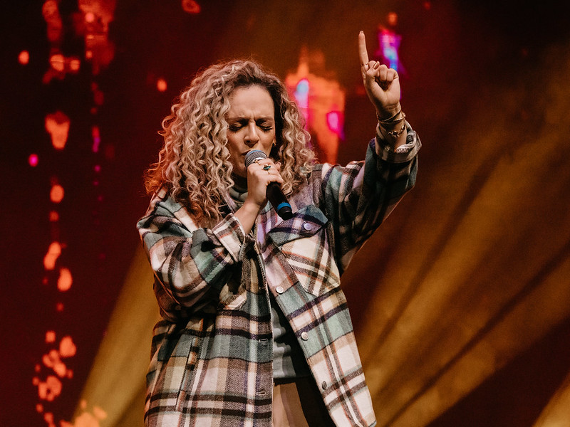 Gabi Sampaio lança “Basta uma Palavra” – Uma canção gerada em dias intensos