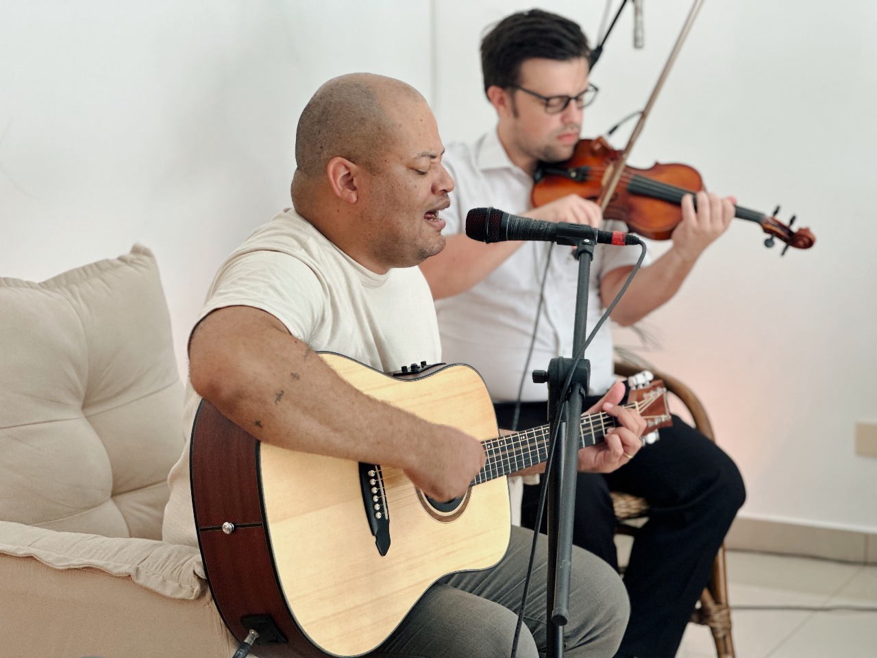 Gabriel Augusto lança o single “Ninguém é Como o Meu Senhor”  e o álbum “Devoção”