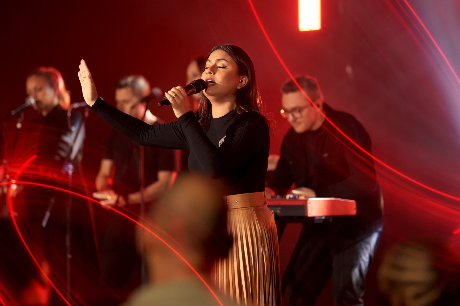 Gabrielli Sousa declara com emoção a força do amor de Deus em “Motivos Para Comemorar”