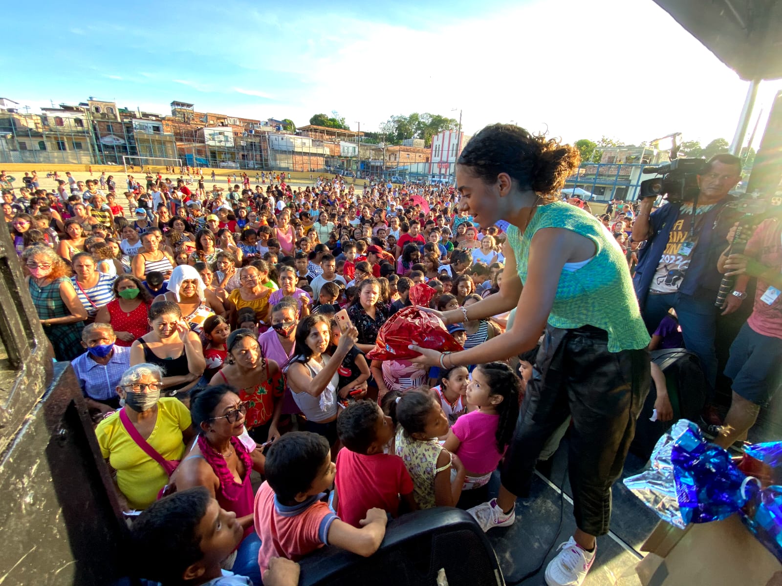 Izabelle Ribeiro, ação social e lançamento de novo trabalho
