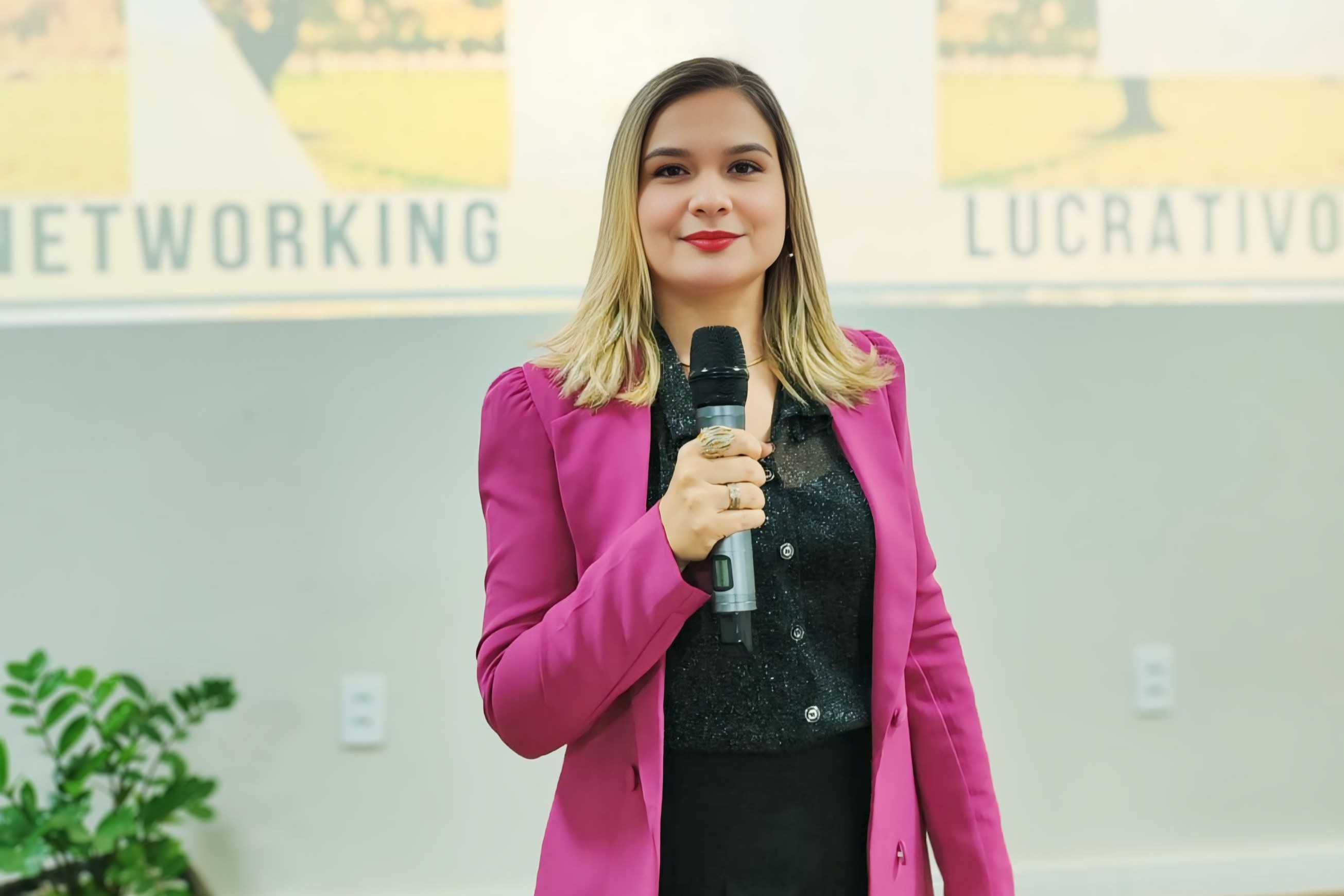 Jesus é meu mentor”, diz Mércia Araújo, especialista com atuação internacional