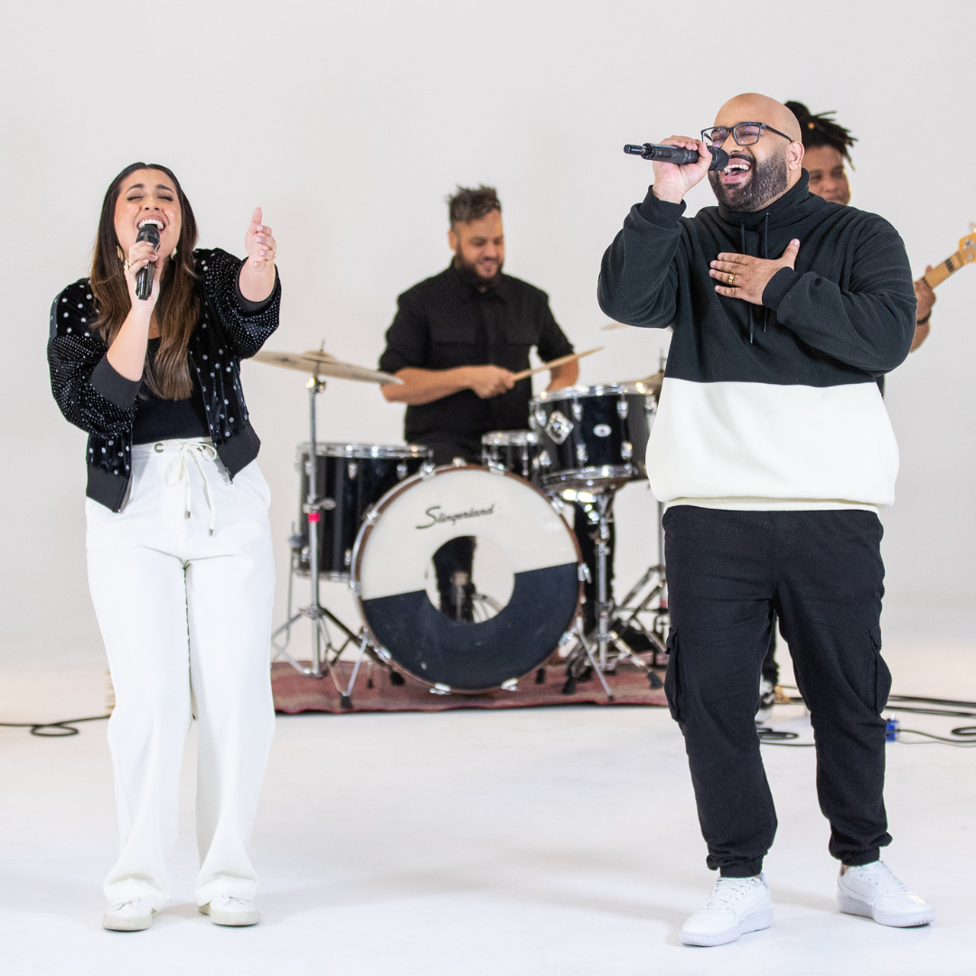 Kelly Benigno feat. Tiago Peres declaram fé com o single “Canto Aleluia”