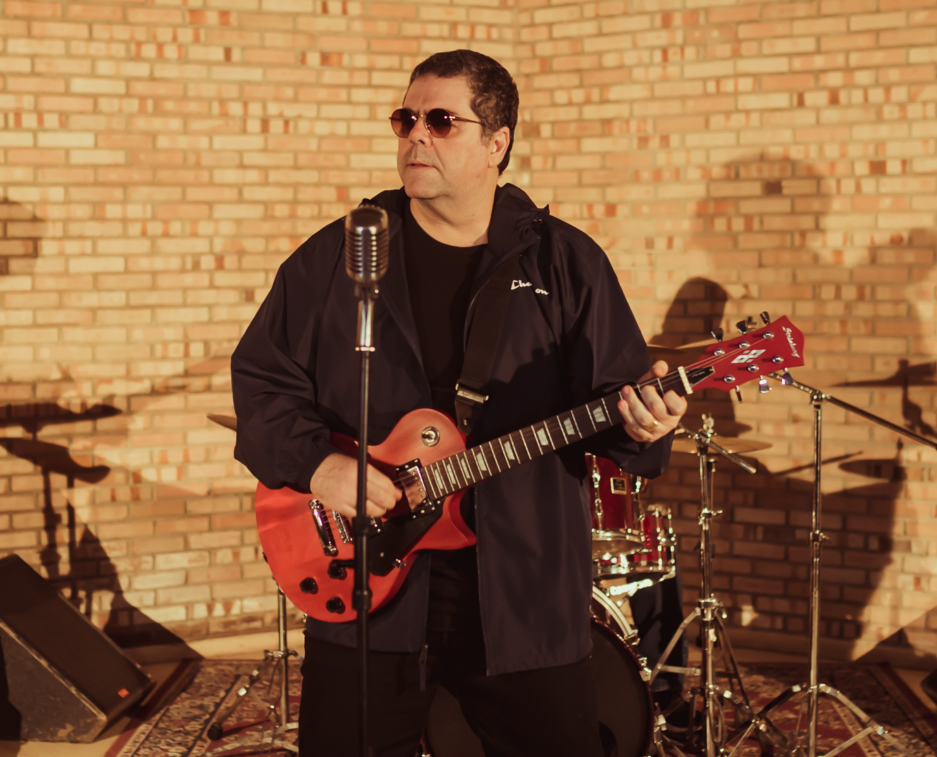 Kim lança seu novo trabalho solo, o EP “Escolhido pra te amar”, canções com beleza e sonoridade acús