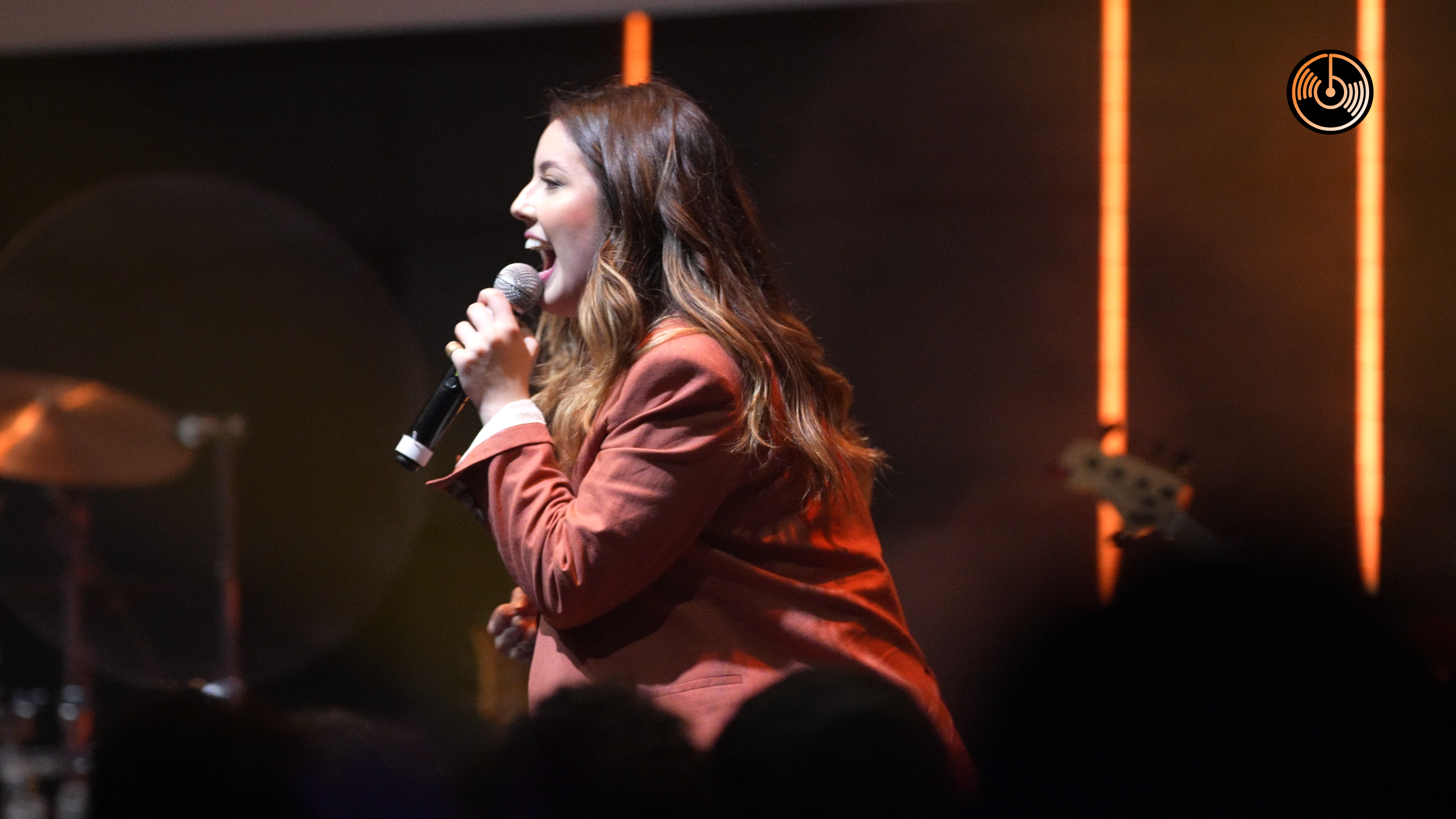 “Medley Maranata” (Ao Vivo) – Mais um projeto com a excelência de Esther Marcos