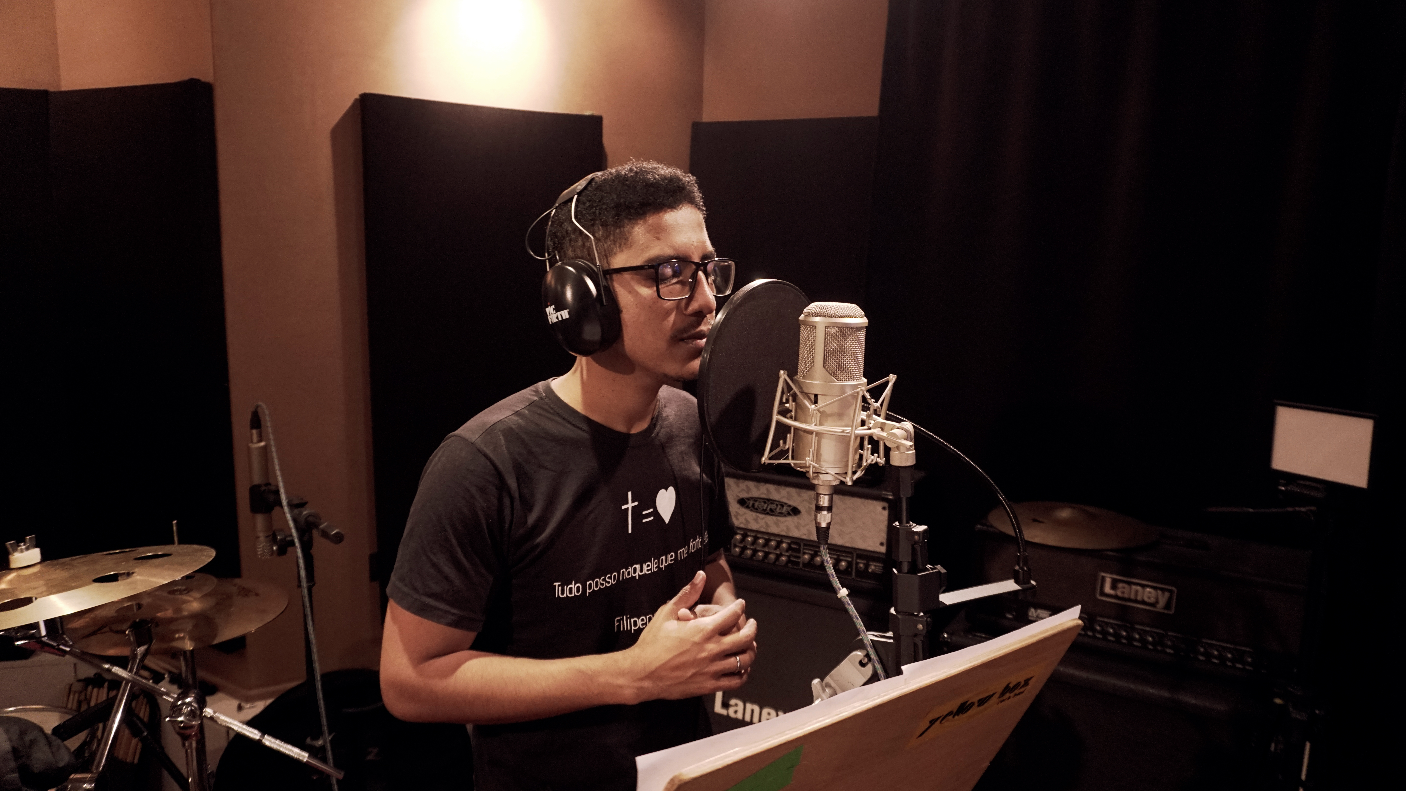 “Metamorfose”, uma canção de Leandro Caldas que segue levando fé e coragem