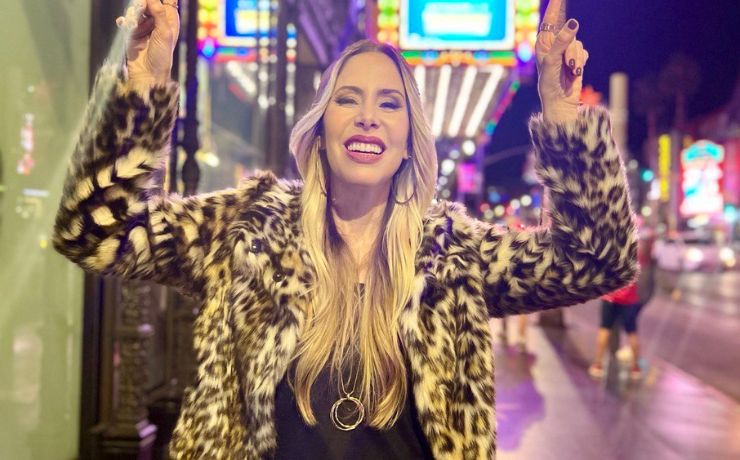 Nãna Shara lança clipe em Hollywood do clássico cristão “Grande é o Senhor”