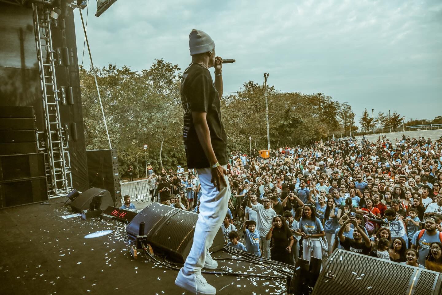 O cantor 2metro participa da Marcha para Jesus em várias cidades do Brasil