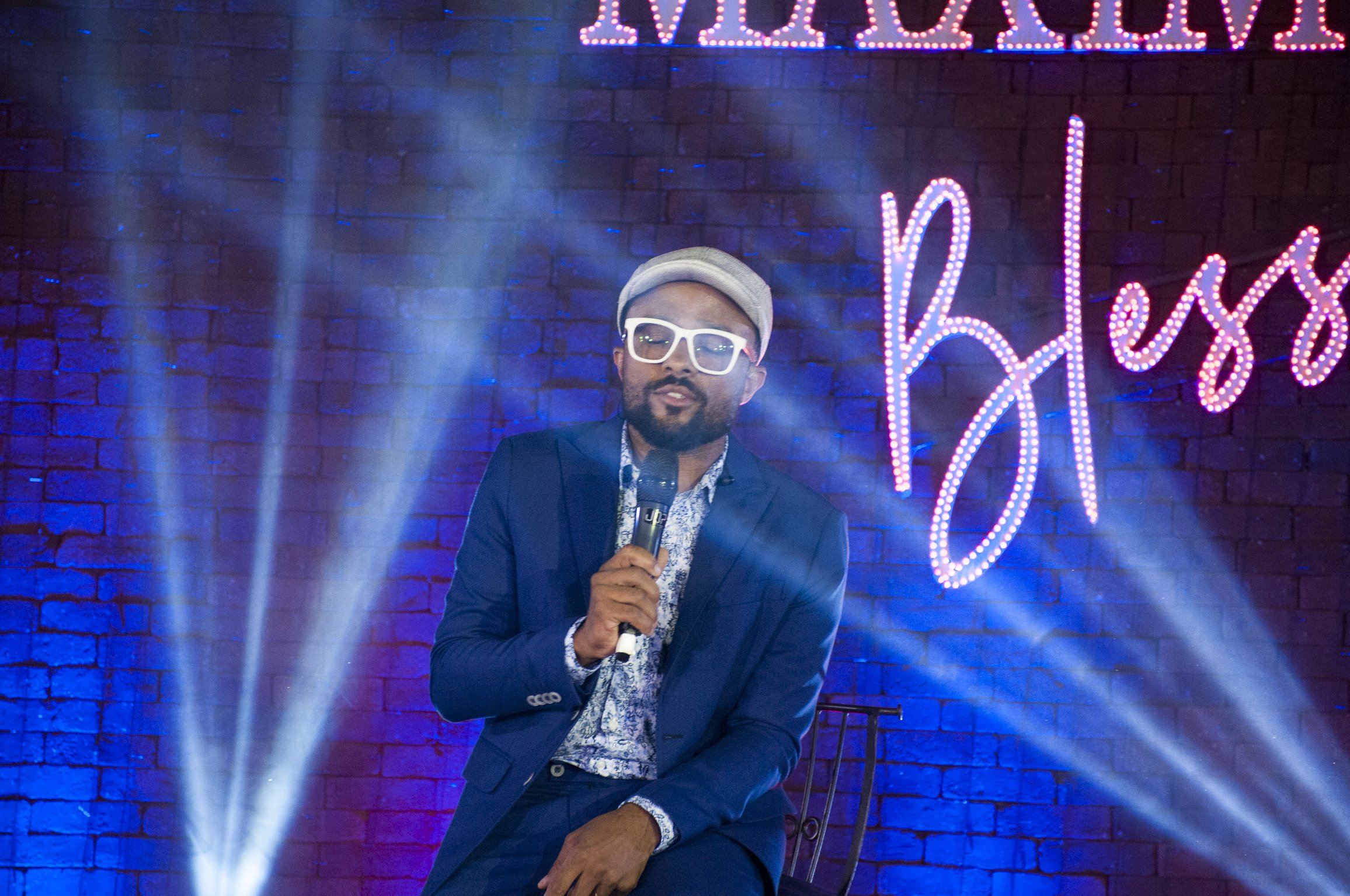 O cantor Denner lança a canção “A Sós com o Pai”, a força da intimidade com Deus