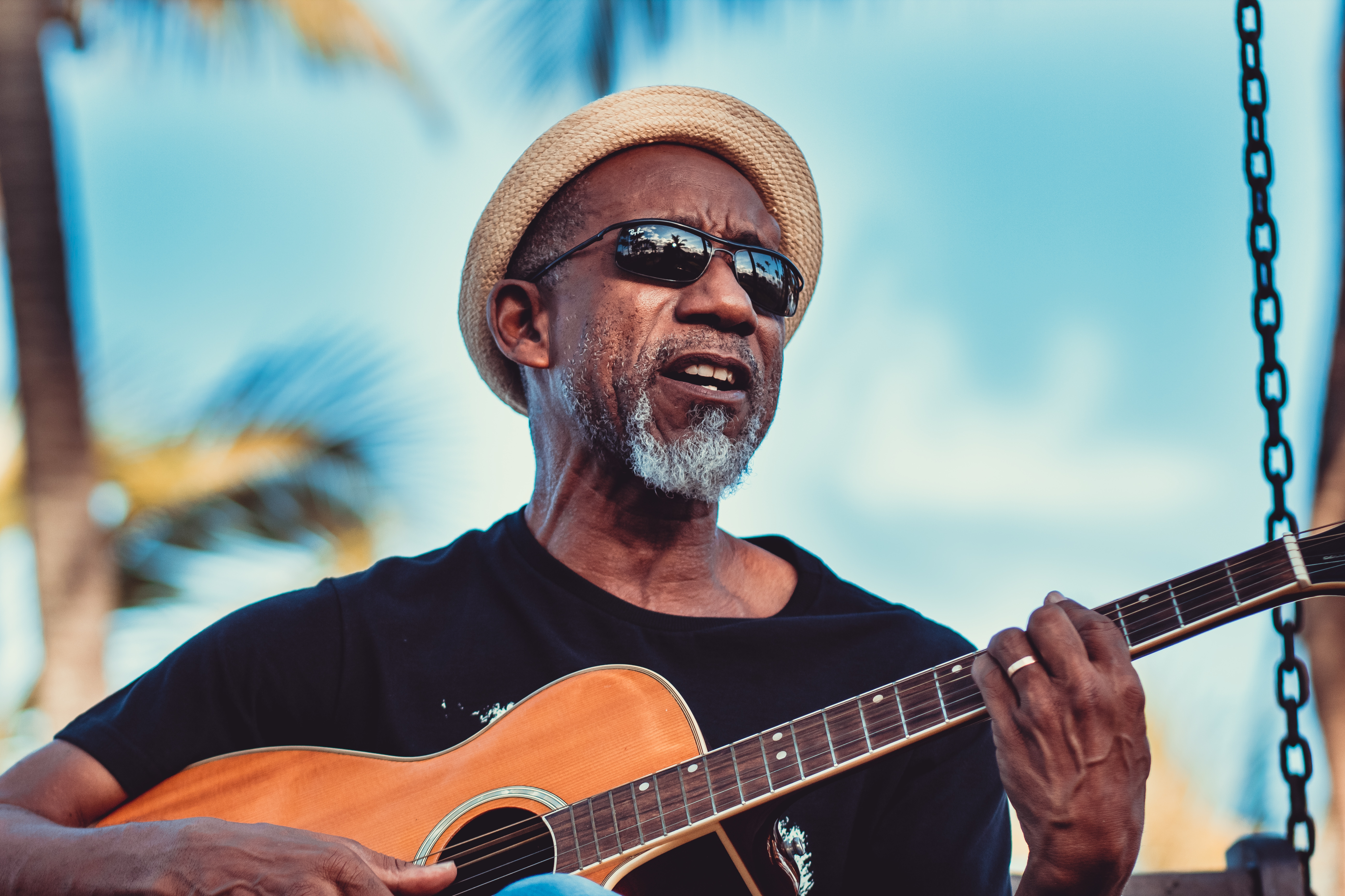 O reggae de Rosário Negro em “Dedo de Deus”