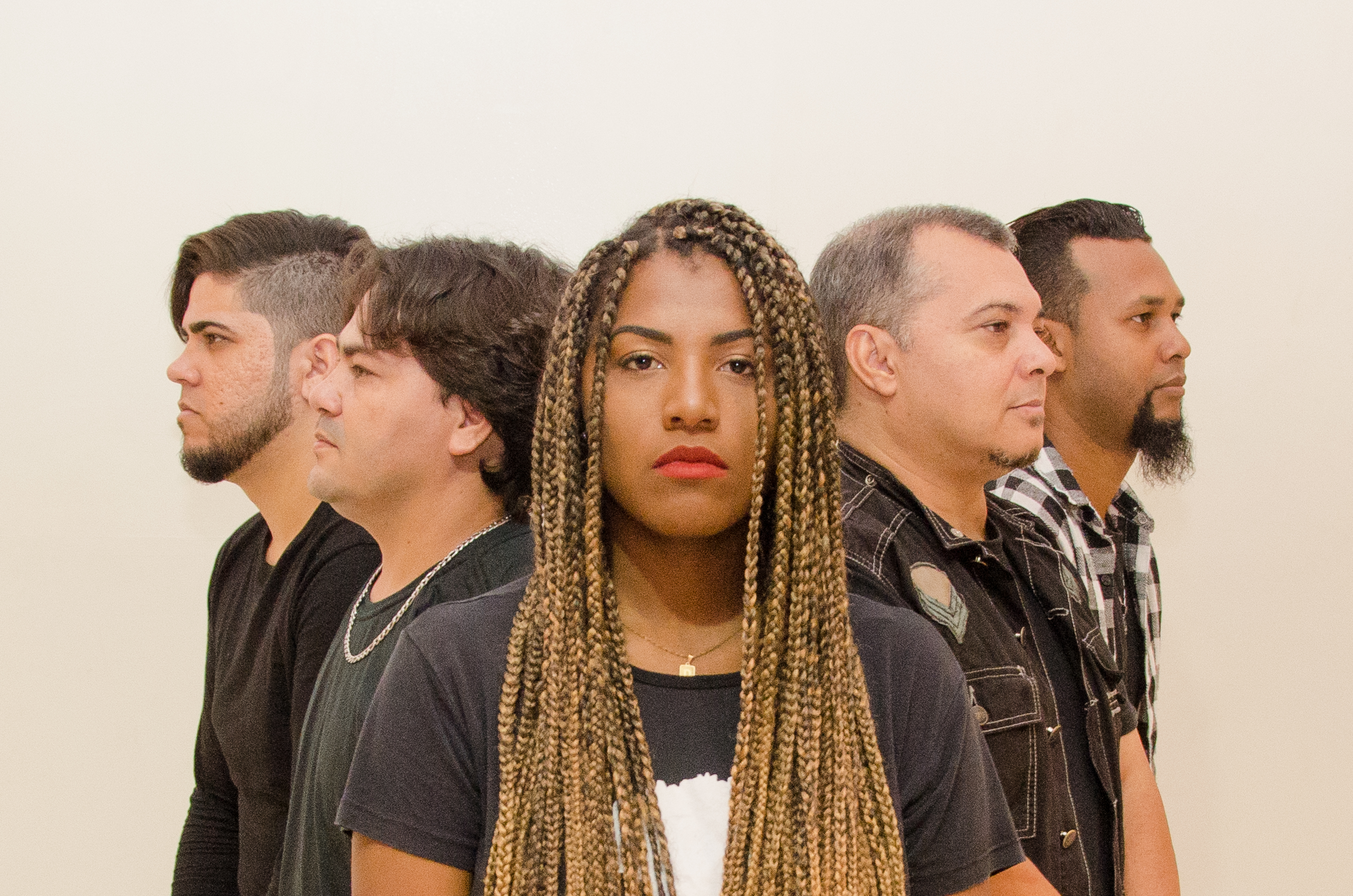 O rock alternativo da banda Aclame no videoclipe “Emanuel”