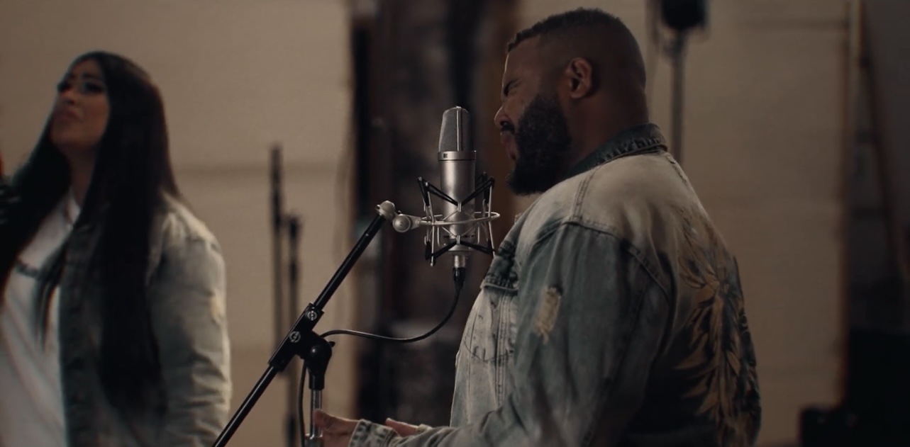 Pedro Caciano feat. Michelle Nascimento e Coral Resgate em “Clamo Jesus”