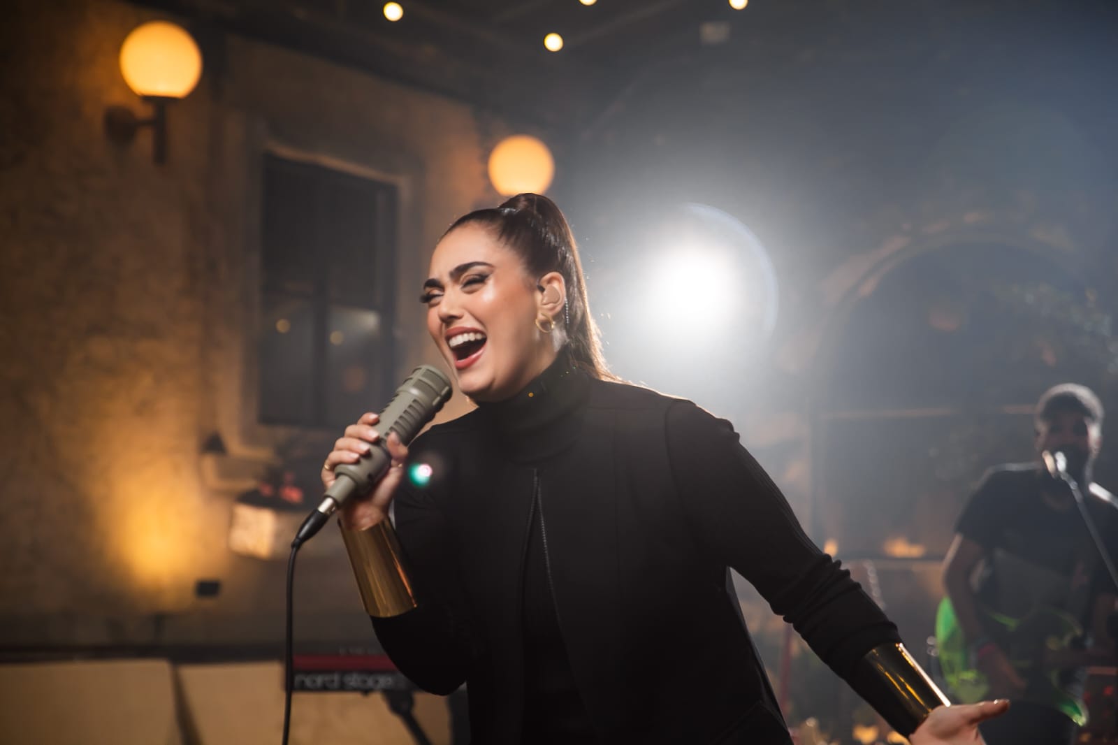 “Quebra as Correntes”, música de Hadassah Perez levando libertação, renovo de força e coragem