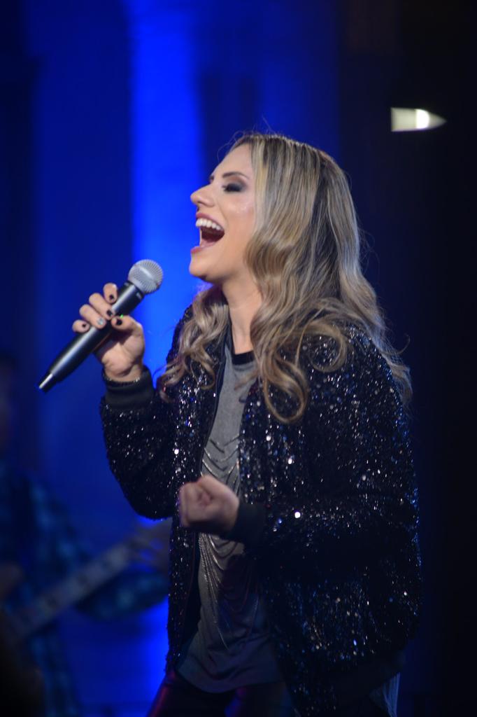 Roberta Assunção lança “Salvador das Nações”, notas de adoração a Jesus