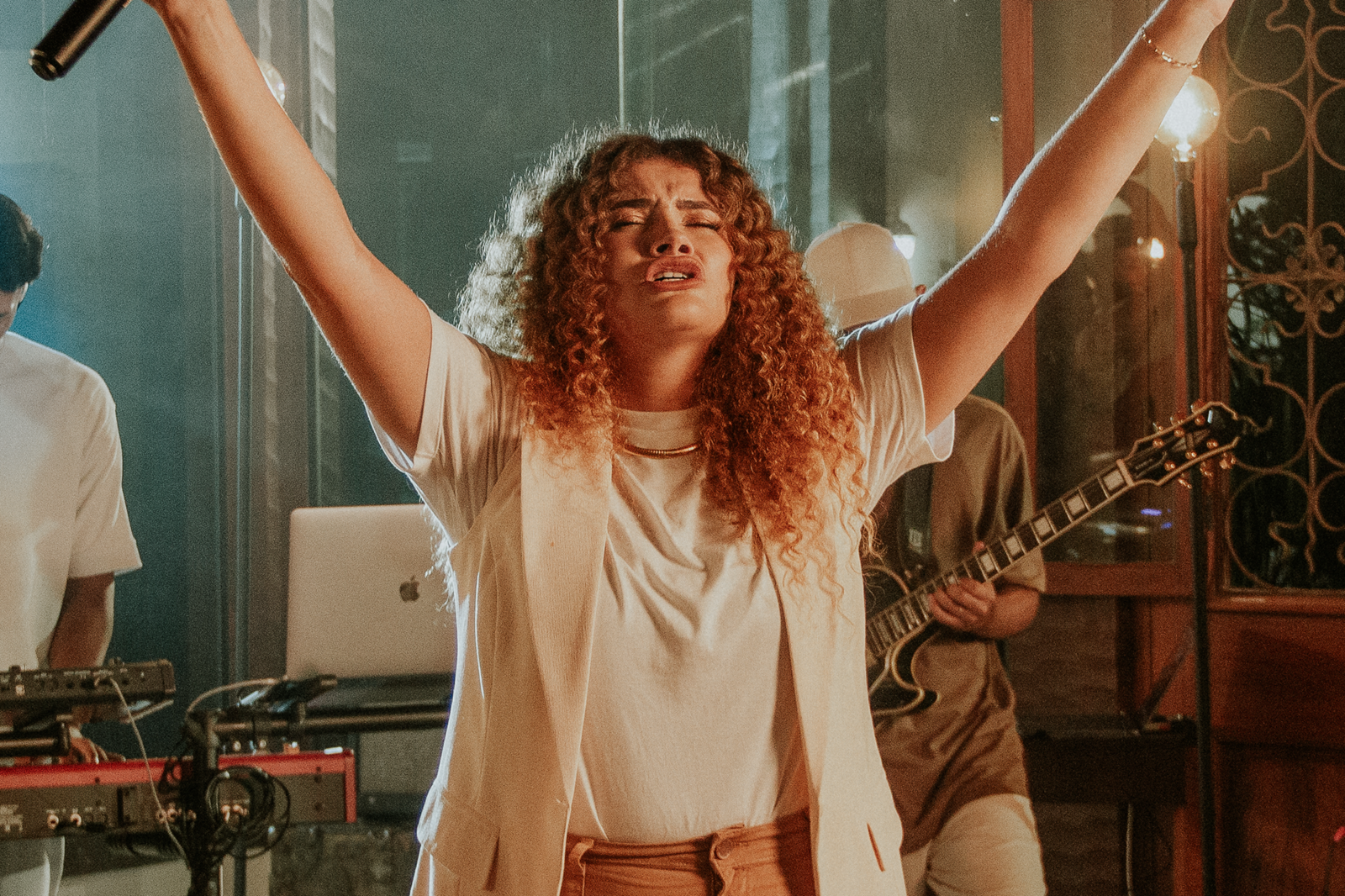 Sarah Lanza lança Esplendor, primeiro single do álbum “Puros de Coração”