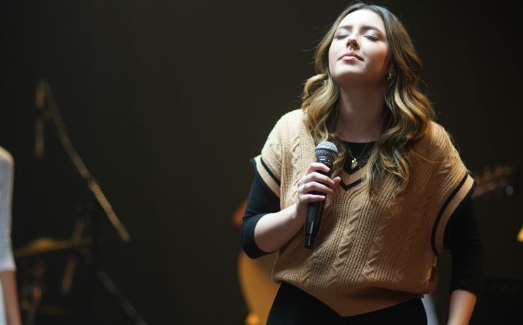 “Se Uma Coisa”, nova canção de Esther Marcos sobre habitar na presença de Deus