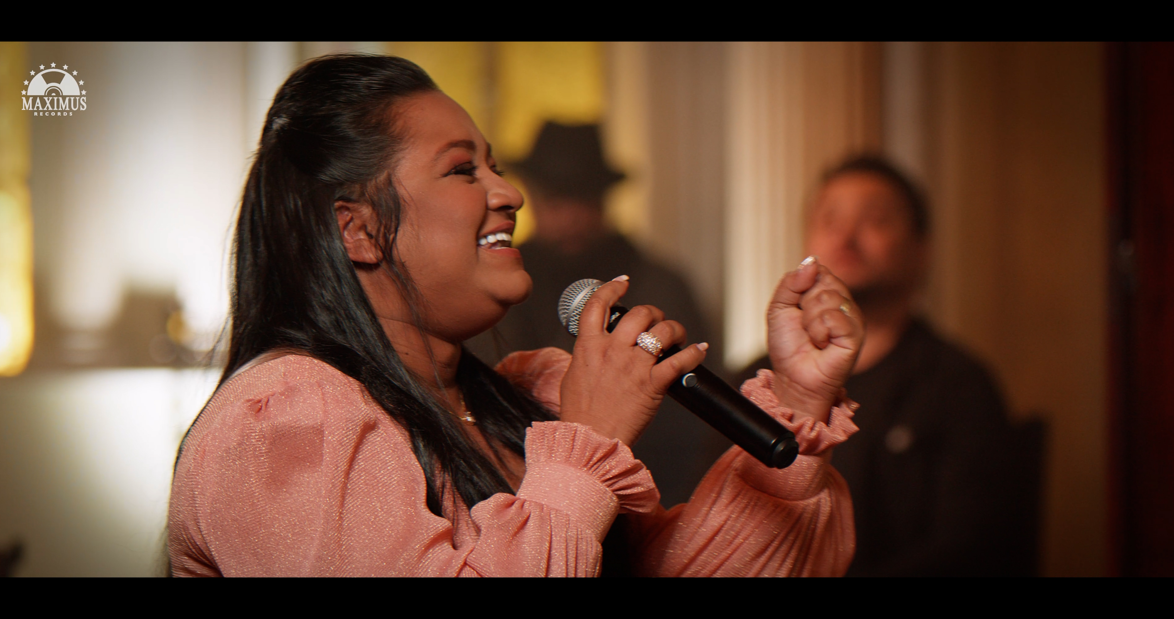 Shirlene Lima declara que “A hora de cantar chegou”, uma canção de encorajamento