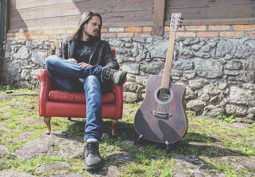 “Teatro” disponível em áudio e vídeo é o lançamento de Arthur de Jesus que confronta e traz reflexão