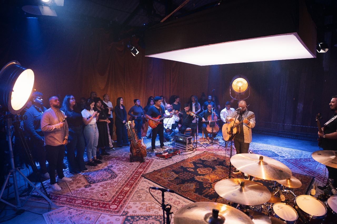 “Tua Graça Me Basta”, o clássico cristão do Trazendo a Arca em nova versão