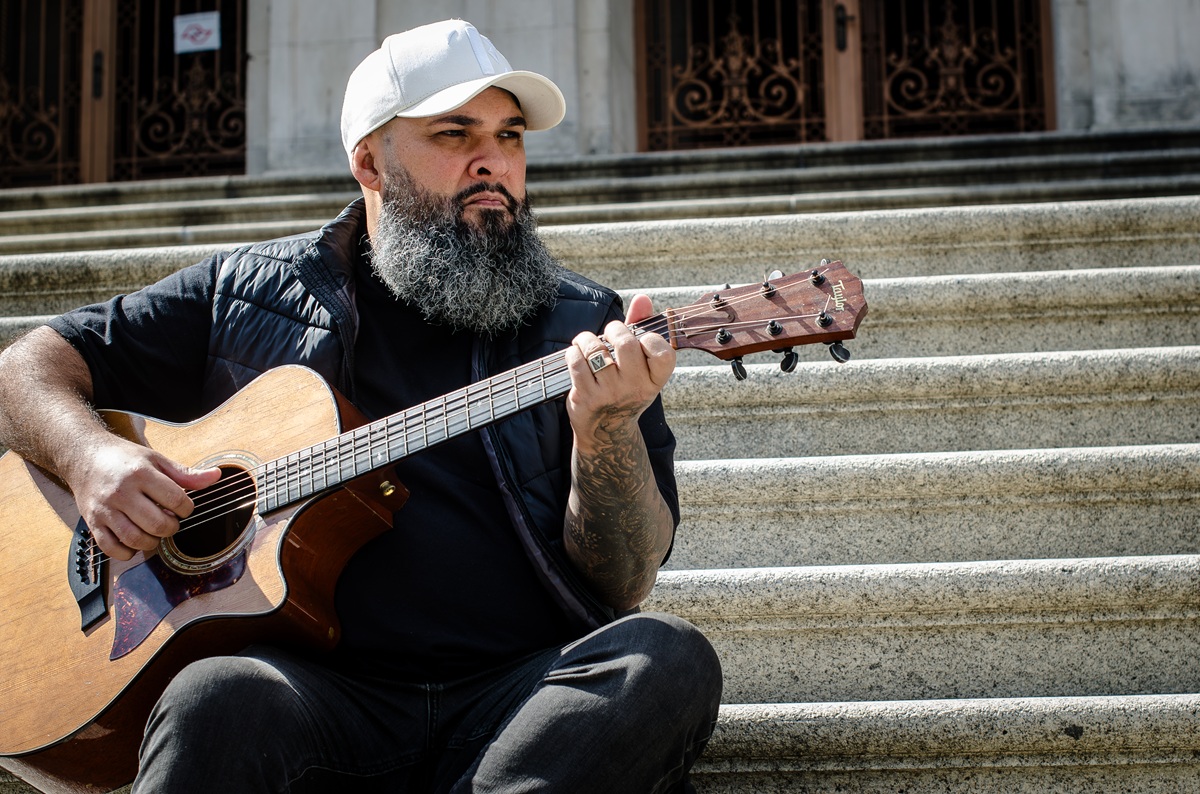 Vitor Teixeira lança a música “Pra Onde Eu Irei Sem Você”, com participação de Thiago Falsetti e Dam